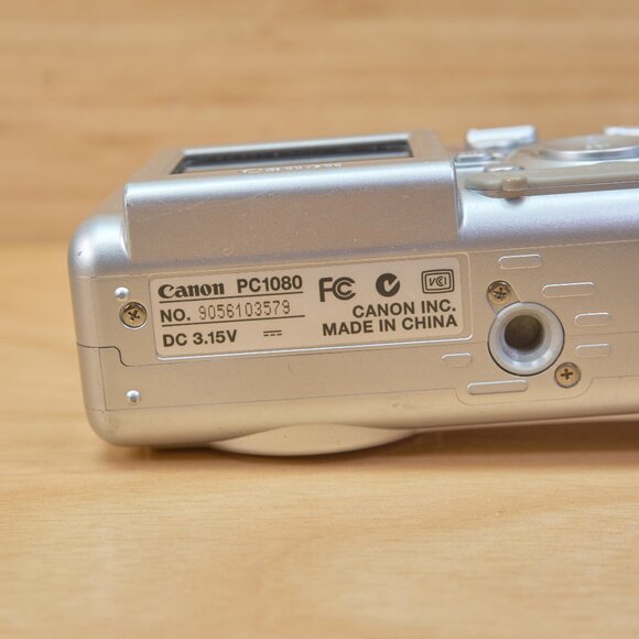 Vintage Canon PowerShot A400 3.2 MP Digital Camera, 2.2x Optical Zoom - Picture 7 of 7